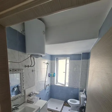 Saloon Tiran